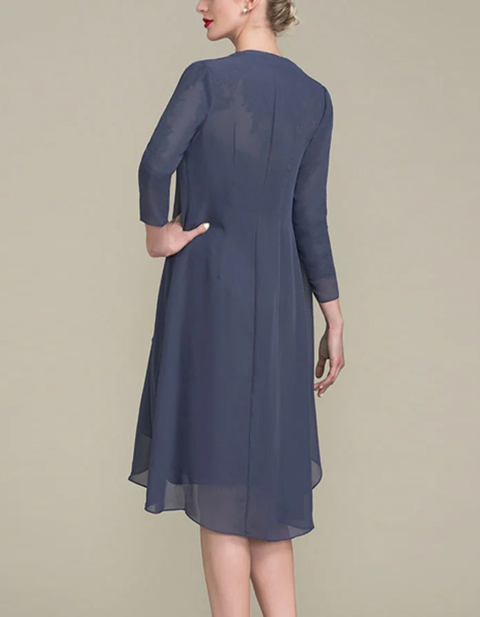 Taille aansluitend chiffon midi-jurk pak