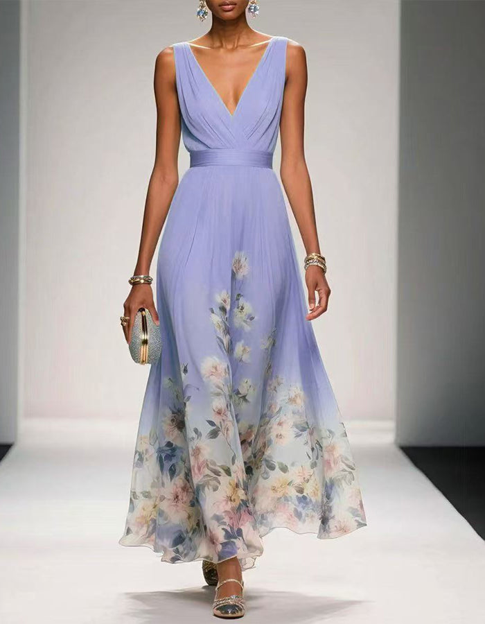 Vestido de gasa azul claro romántico con dobladillo floral y escote en V pronunciado