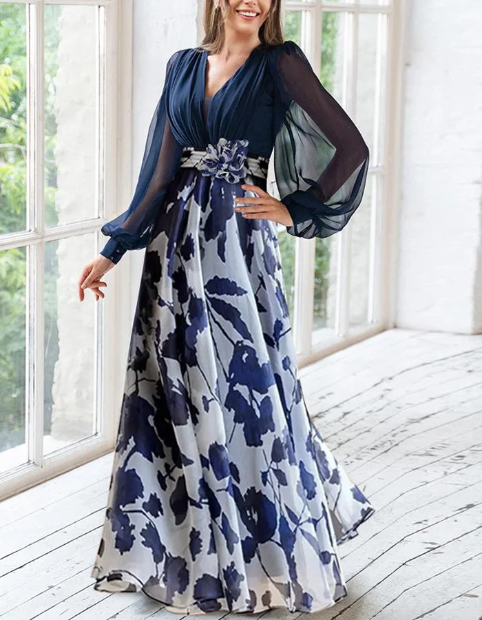 Elegante vestido de noche de gasa azul marino con falda estampada floral y mangas obispo transparentes