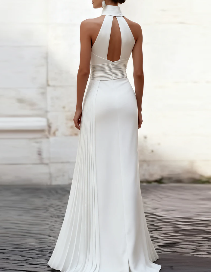 Robe longue en satin à encolure halter structurée