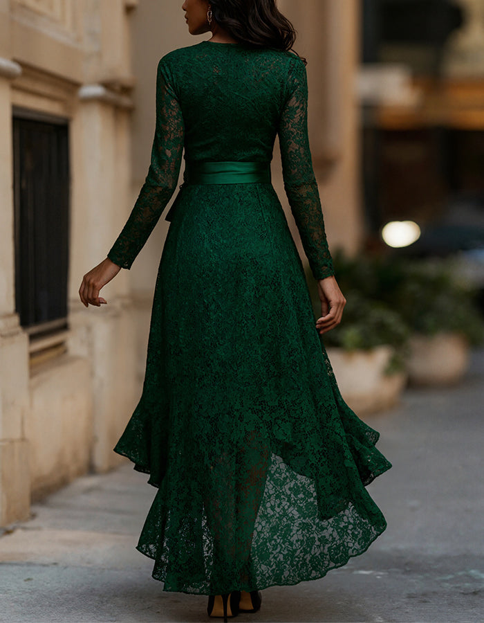 Grünes Maxikleid aus Spitze mit V-Ausschnitt und langen Ärmeln