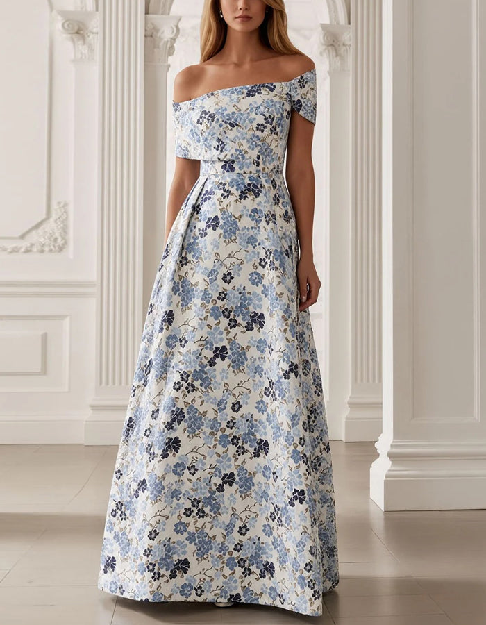 Vestido maxi azul con flores y hombros descubiertos