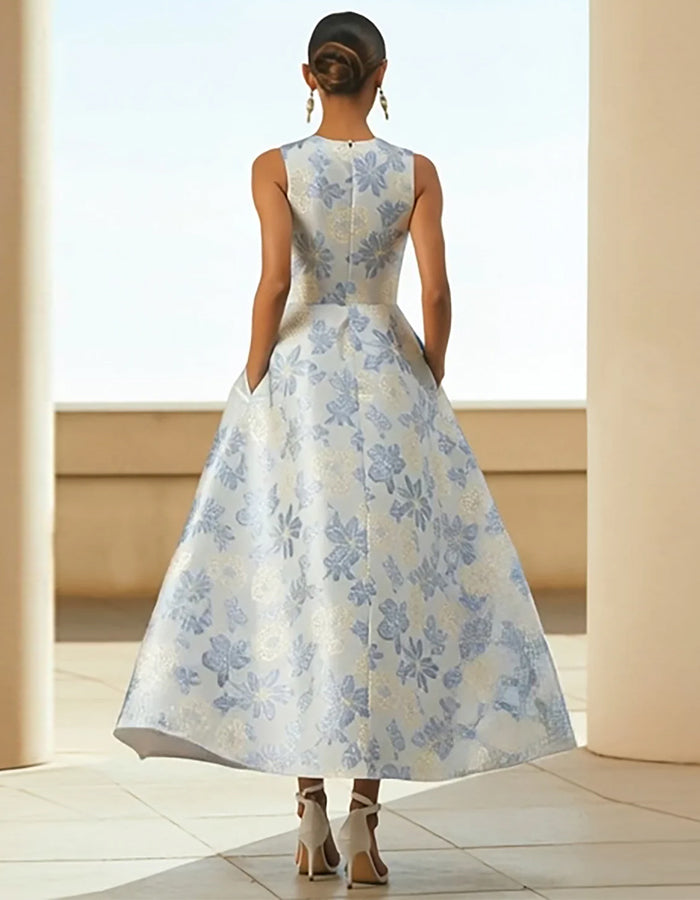 Vestido Maxi de Cetim Azul Claro com Estampa, Decote Redondo e Sem Mangas