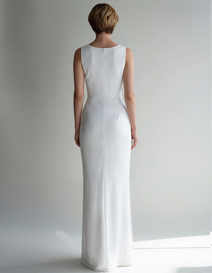 Rochie maxi albă, fără mâneci, cu gât rotund, mulată