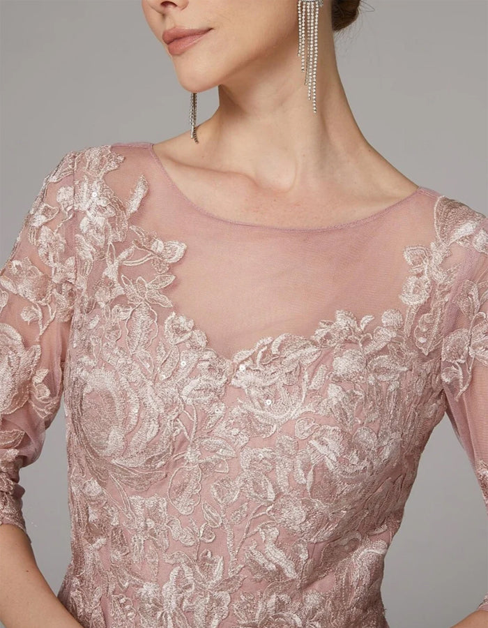 Abito lungo in pizzo e rete rosa tenue