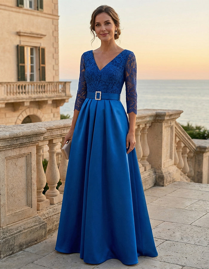 Robe maxi en satin bleu roi avec dentelle