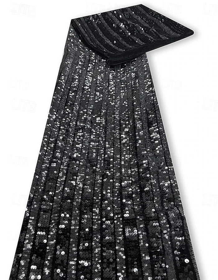 Robe maxi noire en satin à une épaule avec sequins