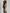 Midikleid aus schwarzem Satin mit Neckholder, tiefem V-Ausschnitt und Print  
