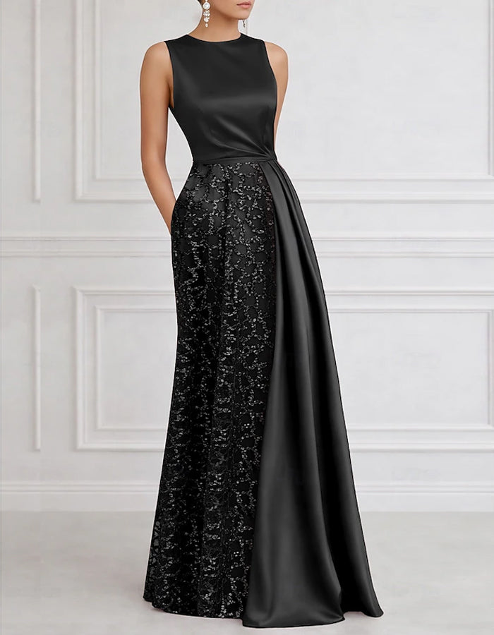 Maxikleid aus einfarbigem Satin mit Spitzen-Patchwork  