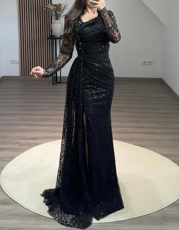 فستان ماكسي بلون موحد مزين بالترتر بأكمام طويلة وذيل سمكة