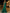 Robe longue en satin vert scintillant à une épaule, torsadée avec traîne