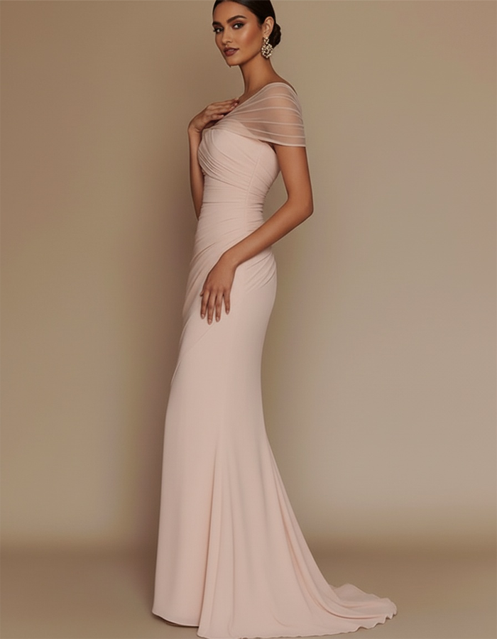 Robe longue sirène plissée avec patchs en mesh et une épaule dénudée