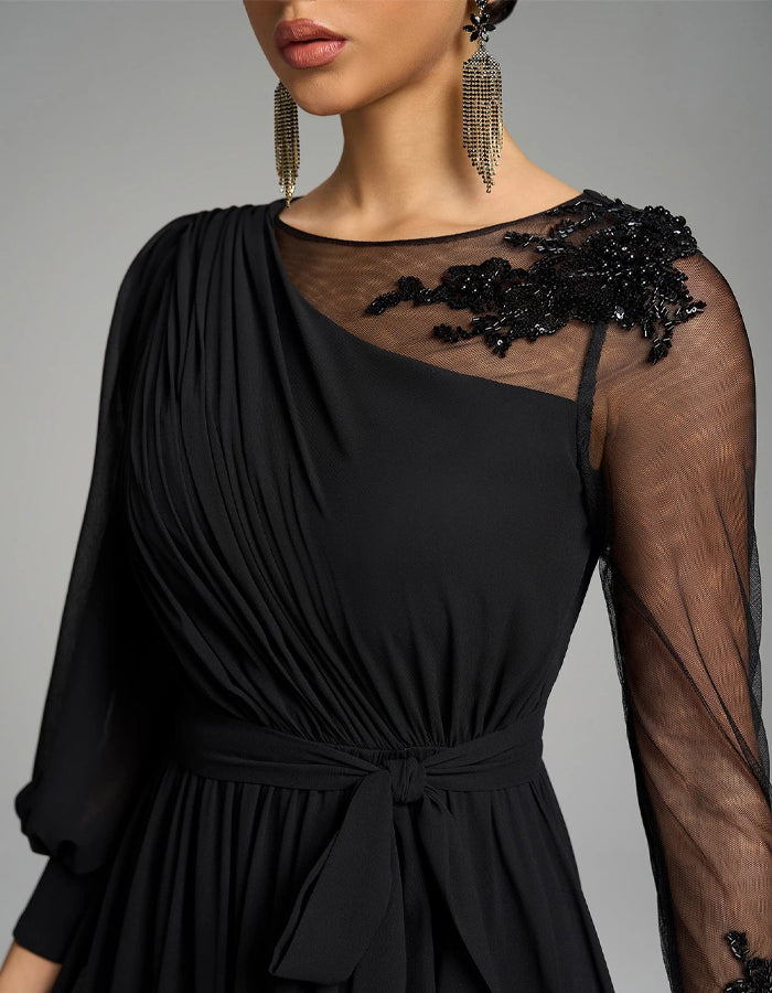 Robe longue noire en mousseline avec sequins, broderies et fente