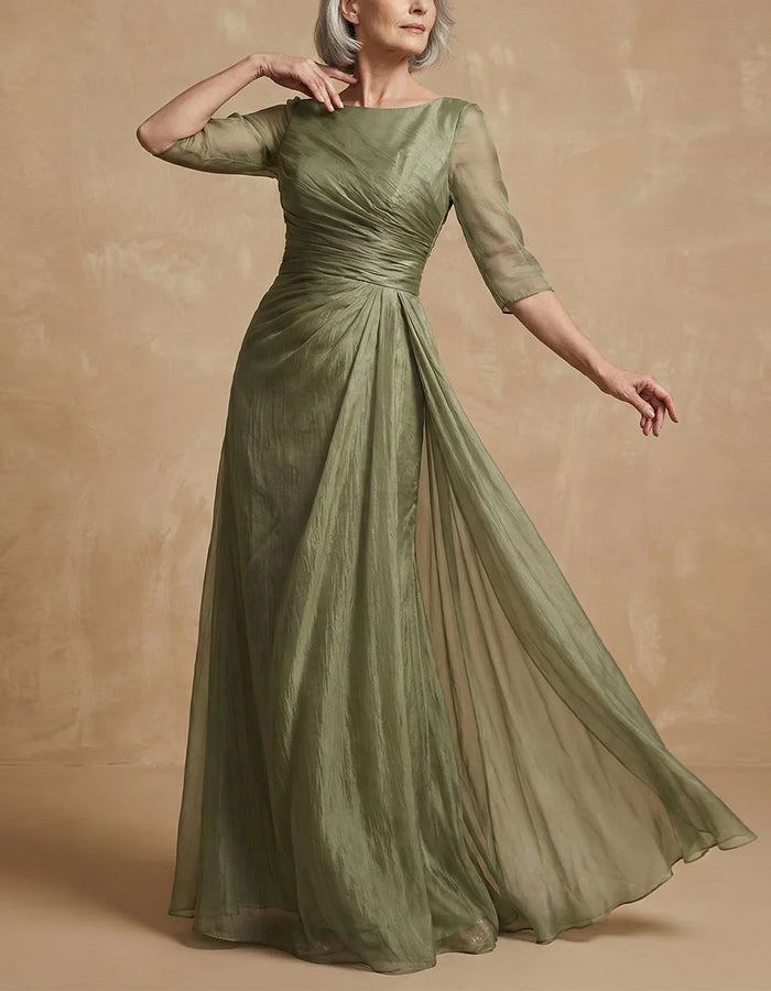Abito lungo in chiffon verde oliva testurizzato con vita aderente