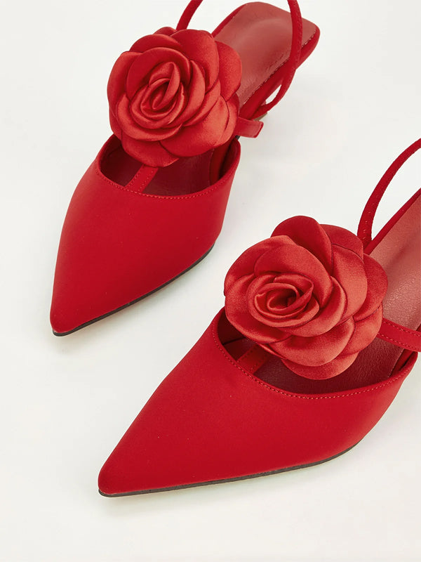 Einfarbige spitze Stiletto-Absätze mit Blumenverzierung
