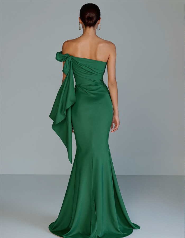 Robe longue sirène en satin avec nœud et une épaule nue