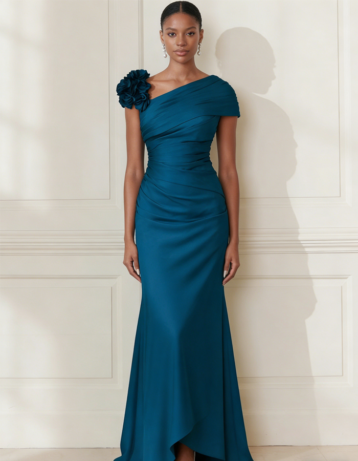 Abito lungo sirena in satin floreale monospalla