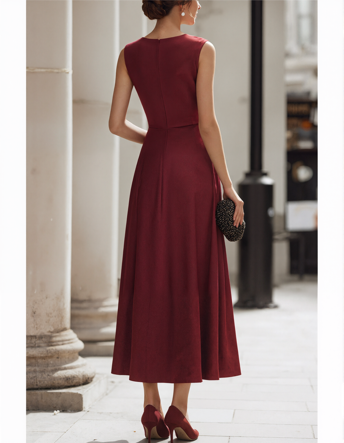 Abito midi bordeaux in raso opaco con scollo all'americana
