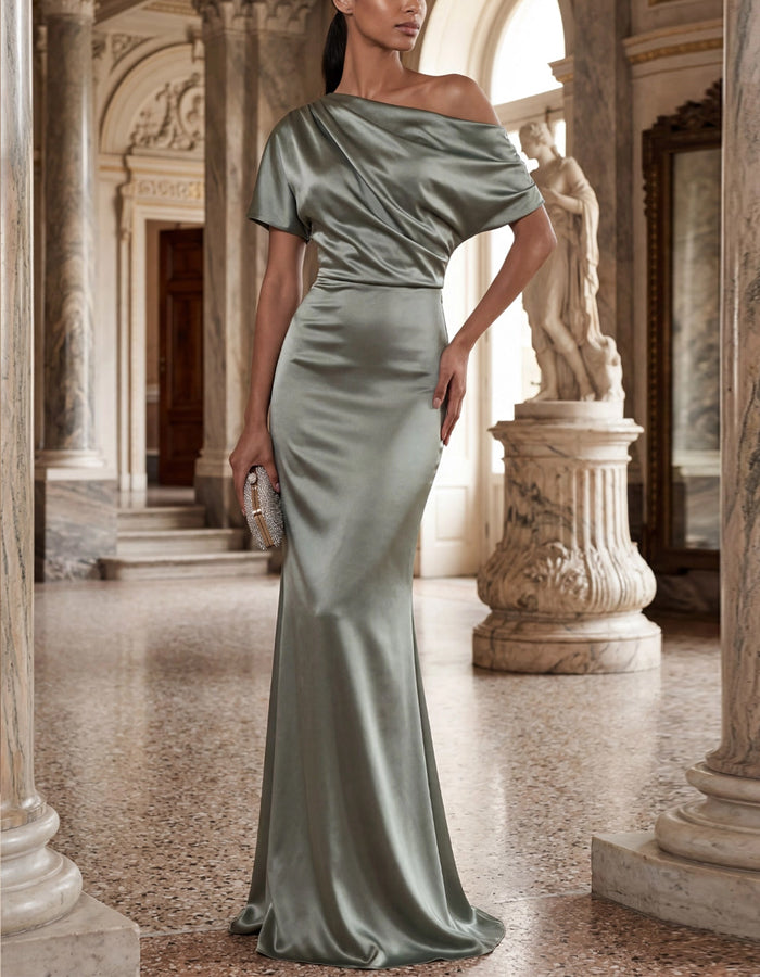 Rochie maxi verde din satin cu umerii goi, talie strânsă și croială sirenă pentru seară