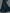 Abito lungo in chiffon plissettato blu navy con spalle scoperte