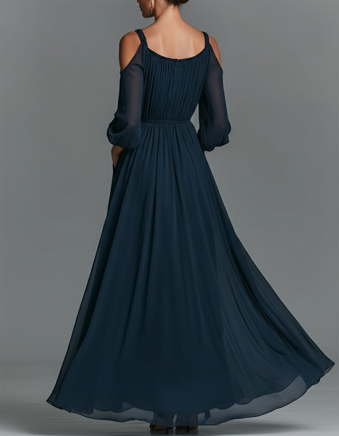 Abito lungo in chiffon plissettato blu navy con spalle scoperte