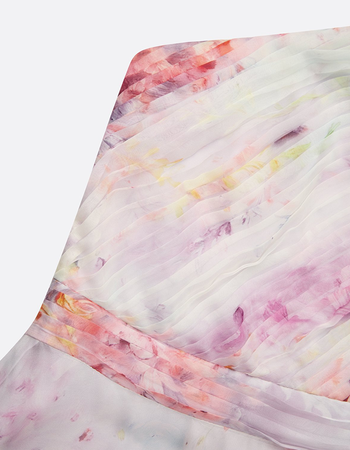 Abito lungo in chiffon con spalla scoperta e stampa floreale acquerellata pastello