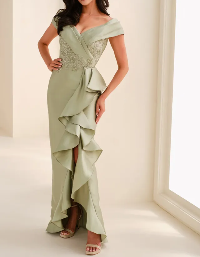 Vestido largo de gasa lavanda con capa corta