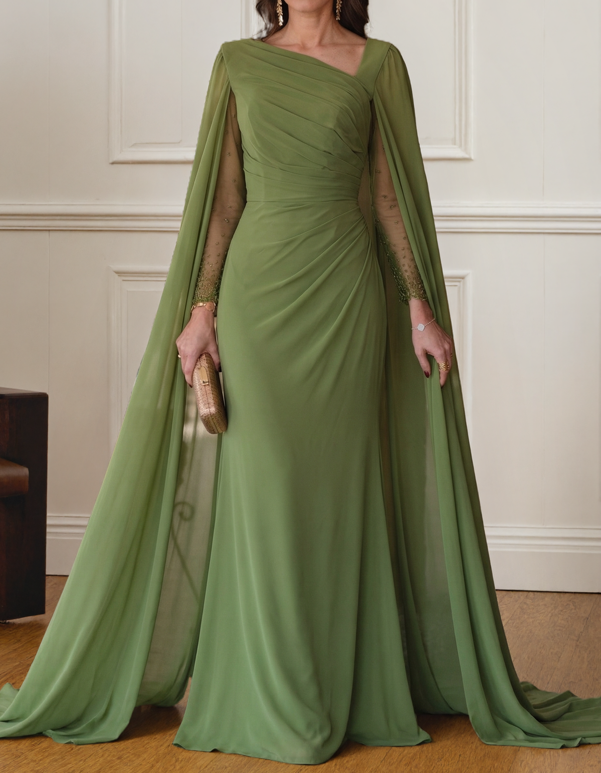 Abito lungo in chiffon con scialle e coda a sirena