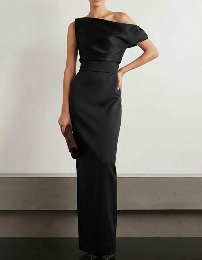 Vestido longo de cetim drapeado com um ombro só