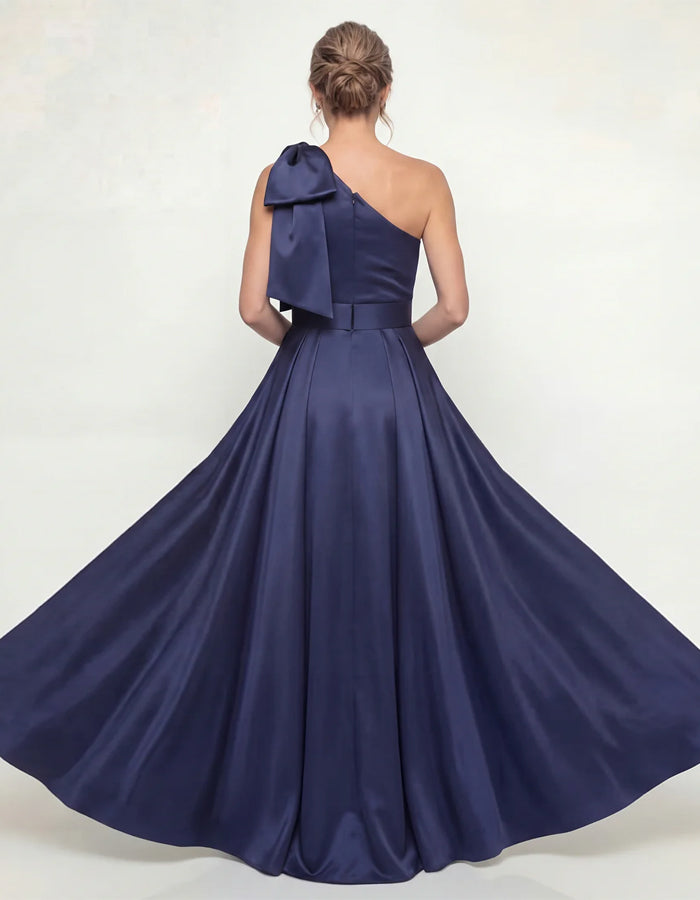 Marineblaues Satin-Maxikleid mit einer Schulter, Schleife, Pailletten und Blumenmuster