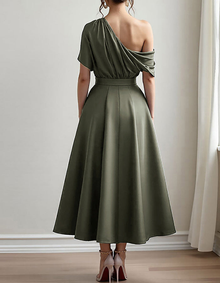 Robe midi en satin vert olive à une épaule