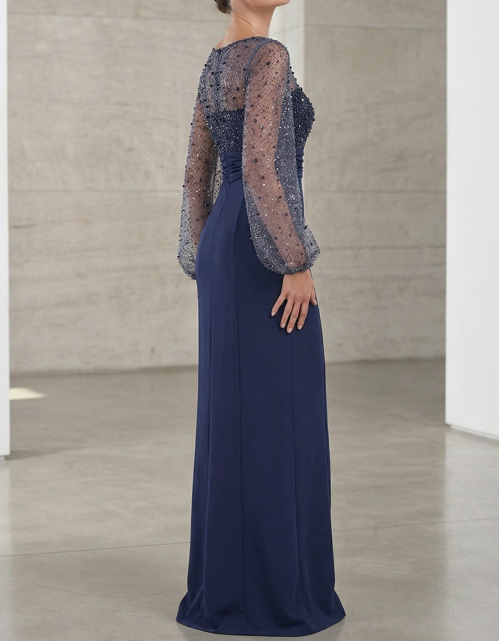 Maxi-jurk met strass-steentjes en aansluitende taille