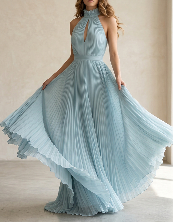 Abito lungo in chiffon plissettato color ghiaccio con collo all'americana