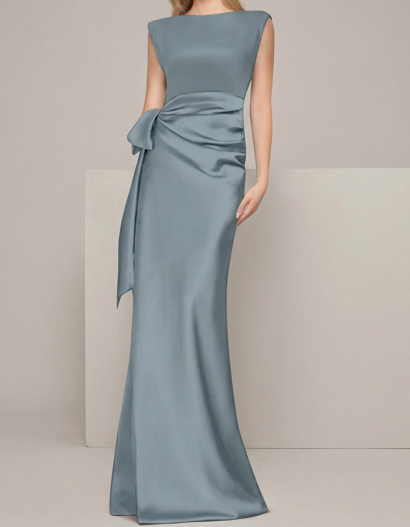 Vestido maxi de satén con cuello redondo, cintura ajustada y cola de pez