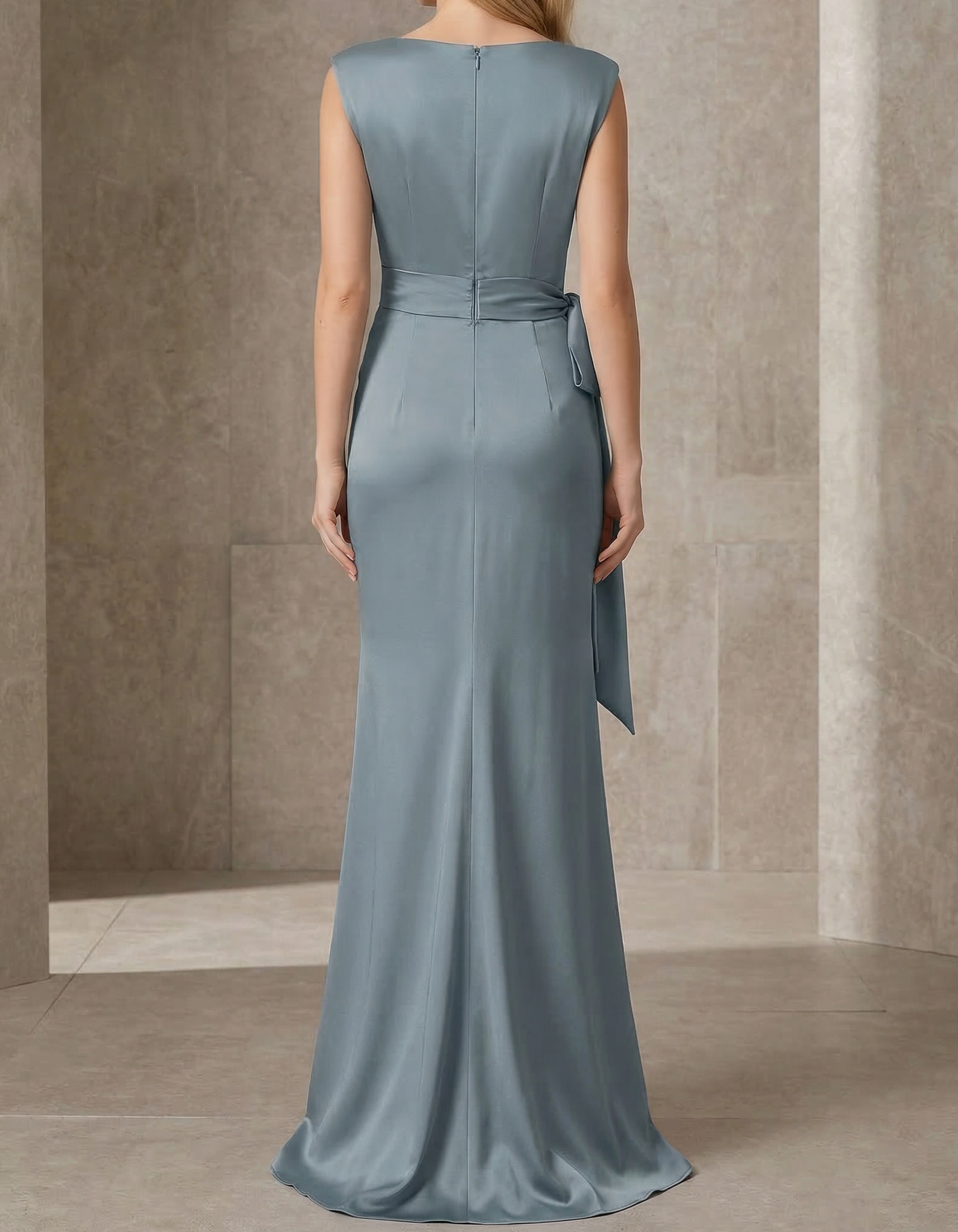 Vestido Maxi de Cetim com Gola Redonda, Cintura Ajustada e Cauda Peixe