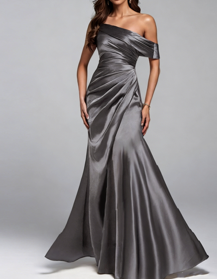 Satin maxi-jurk met ruches en off-shoulder ontwerp
