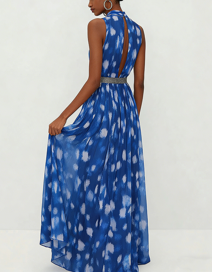 Vestido longo de chiffon com estampado abstrato azul e branco