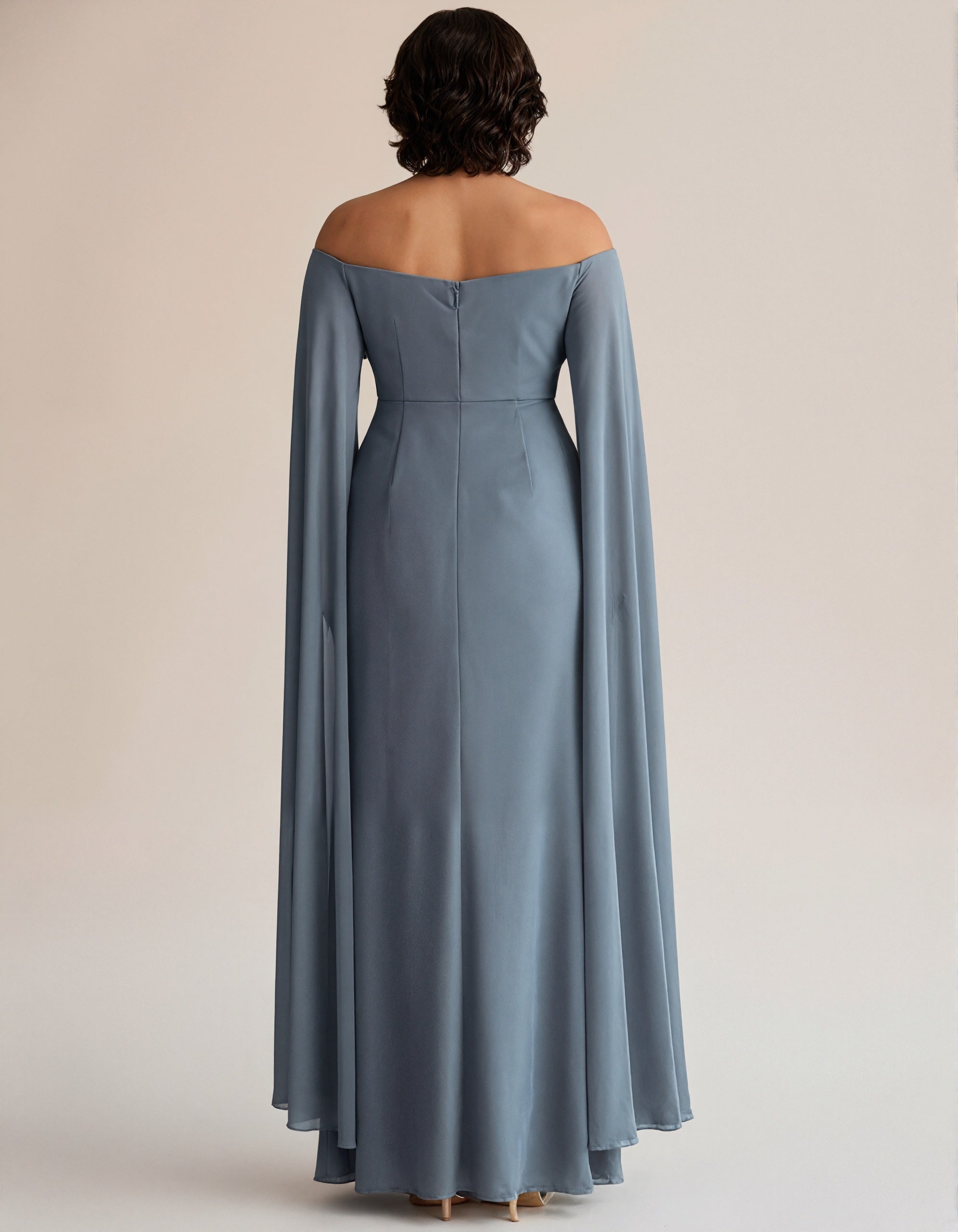 Vestido maxi azul grisáceo de gasa talla grande, estilo chal y hombros descubiertos  