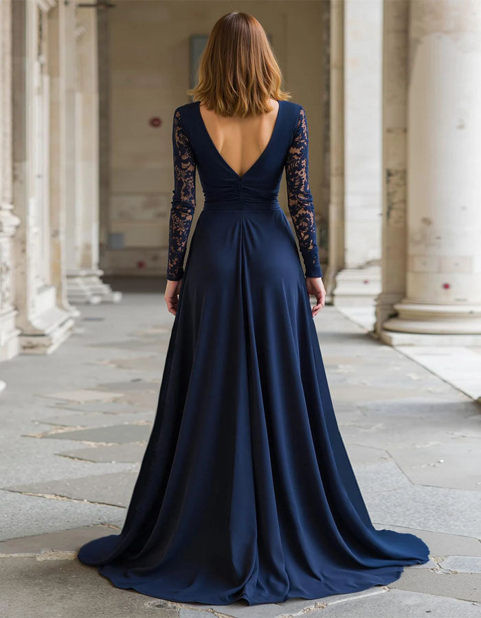 Robe longue en mousseline bleu marine à col en V profond avec dentelle  