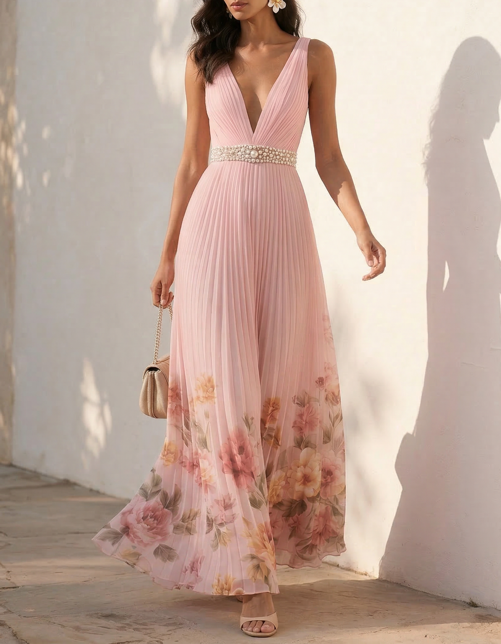 Abito lungo in chiffon rosa con stampa e scollo profondo a V  