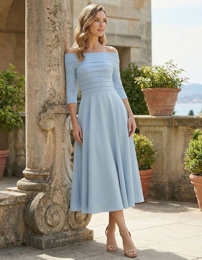 Vestido Midi Azul Claro com Decote Redondo, Cintura Ajustada e Saia em Forma de Guarda-Chuva