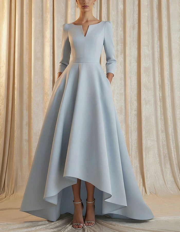 Hellblaues Maxikleid mit V-Ausschnitt und asymmetrischer Taille  