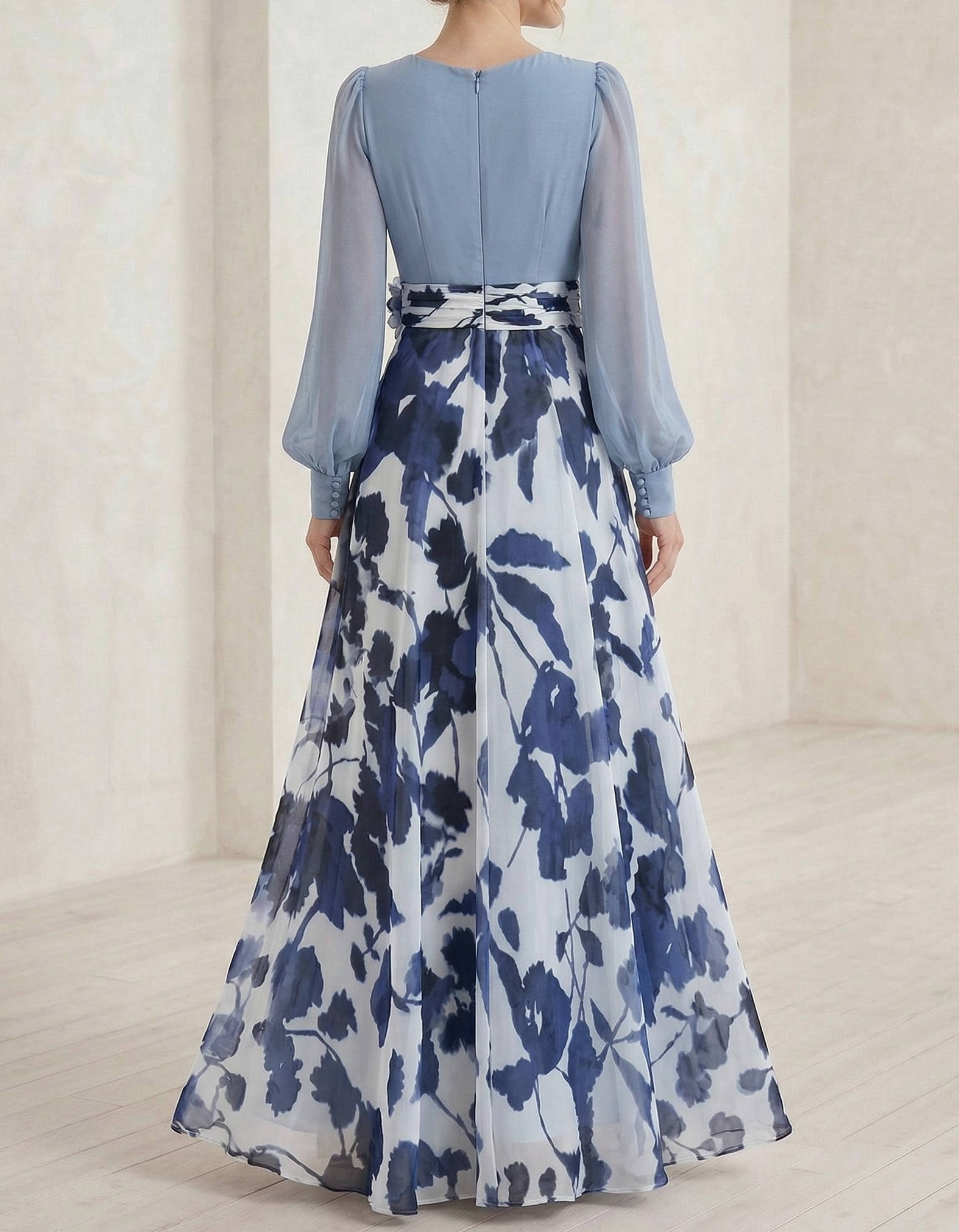 Vestido maxi de cintura ajustada con escote en V y estampado en azul grisáceo de gasa  