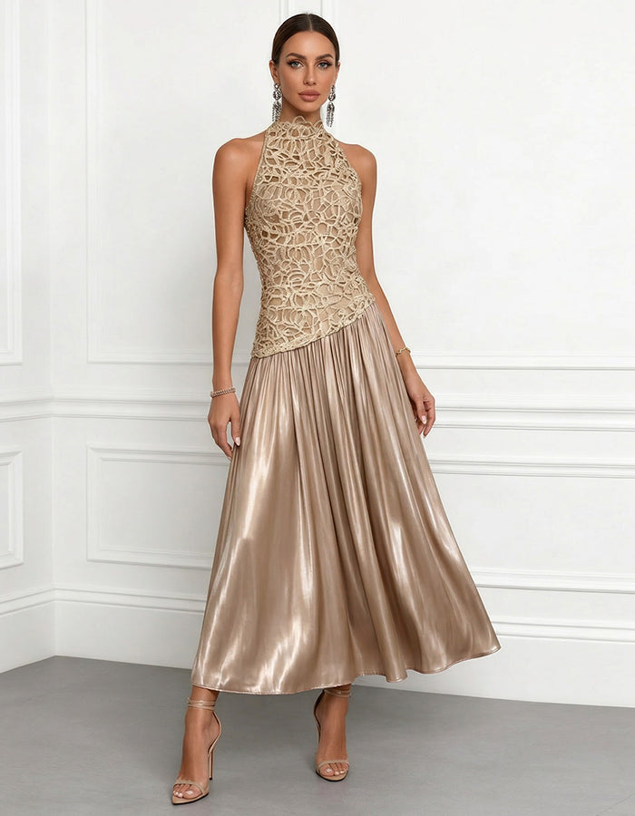 Abito midi champagne in raso con scollo halter, pizzo e dettaglio twist