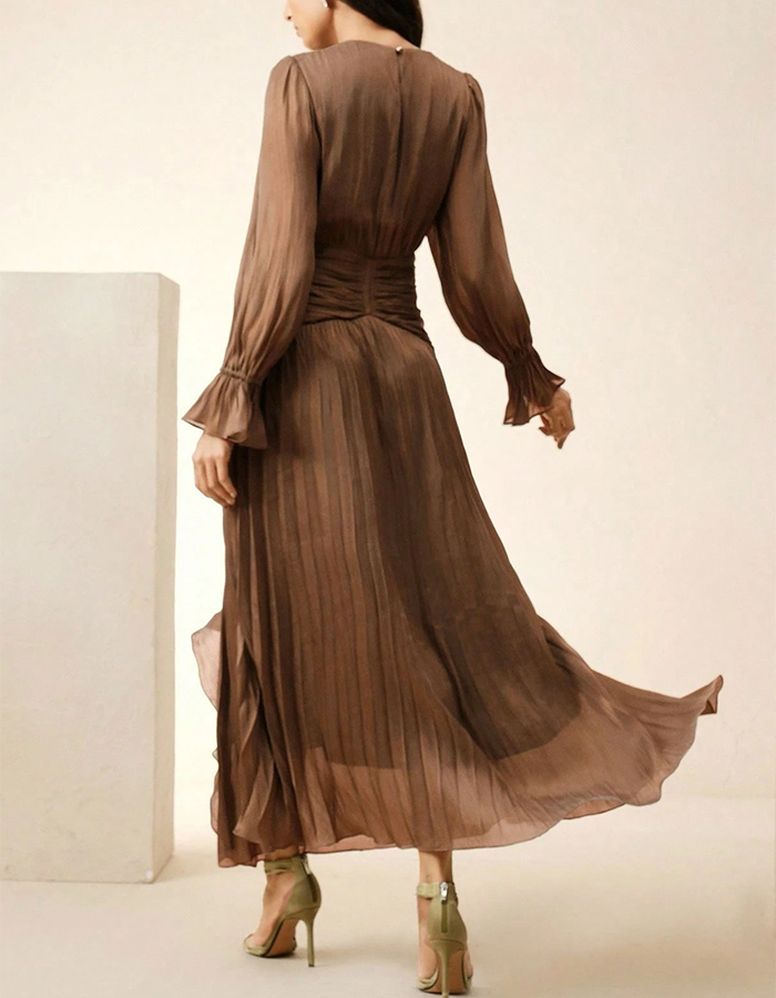 Olivgrünes plissiertes Rüschen-Maxikleid