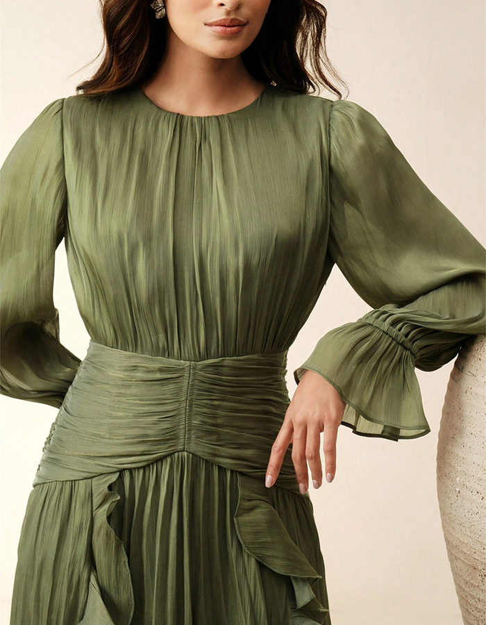 Olivgrünes plissiertes Rüschen-Maxikleid