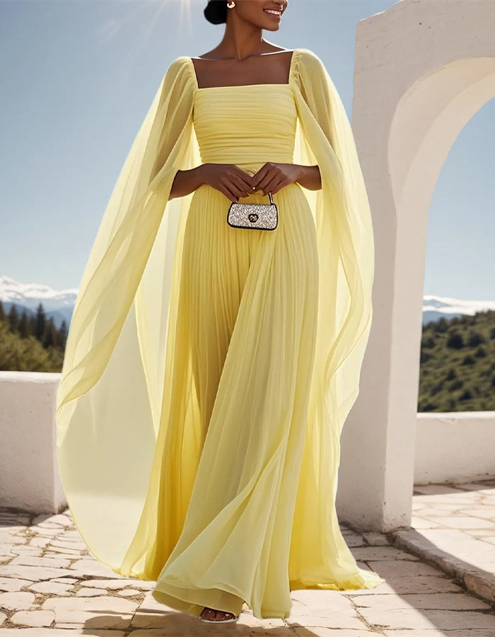 Vestido largo amarillo claro de gasa plisada con cuello cuadrado y mangas capa  