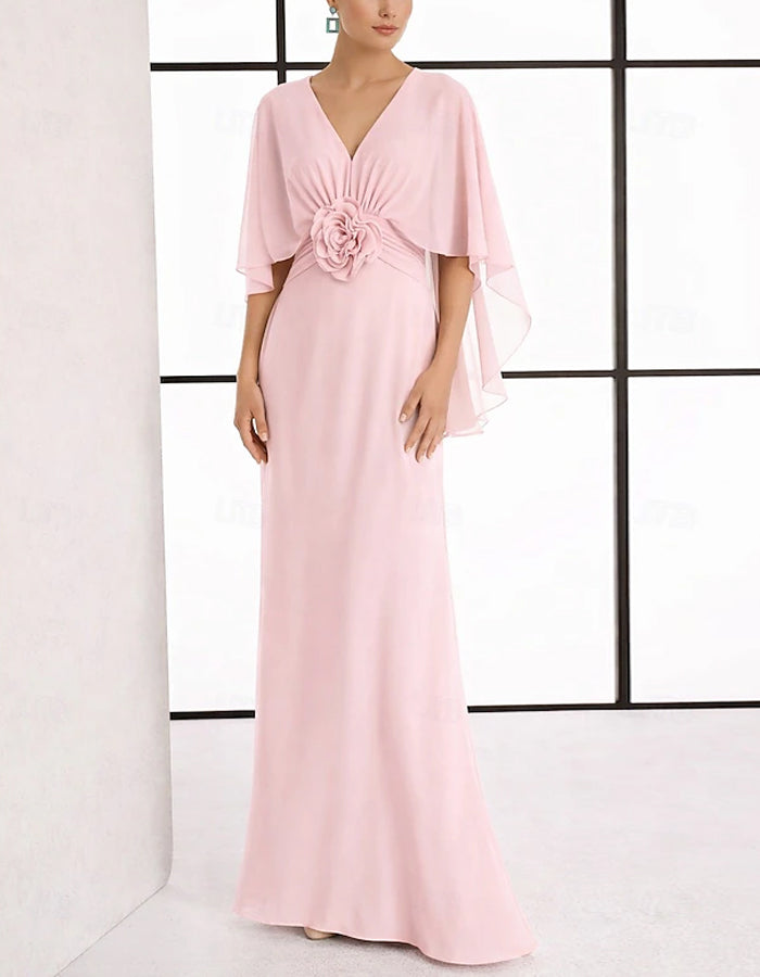 Hellrosa Maxikleid mit V-Ausschnitt, Cape-Ärmeln und 3D-Blumen  