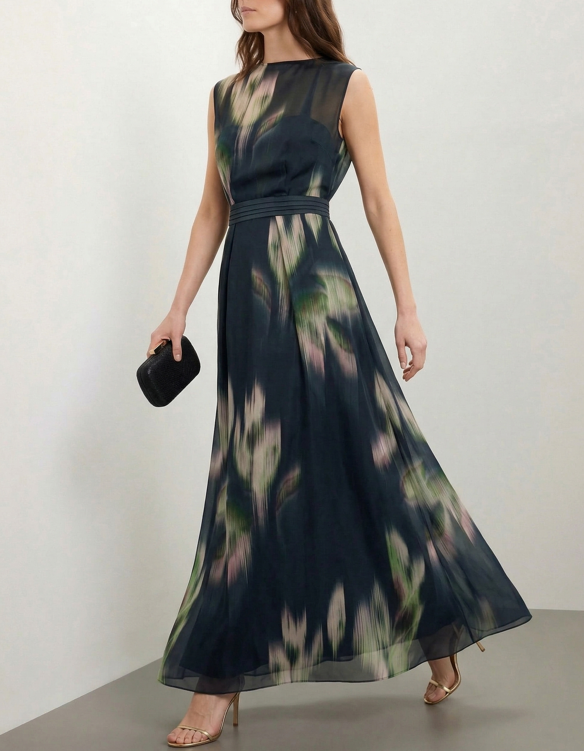 Robe maxi sans manches imprimée en mousseline noire à taille cintrée