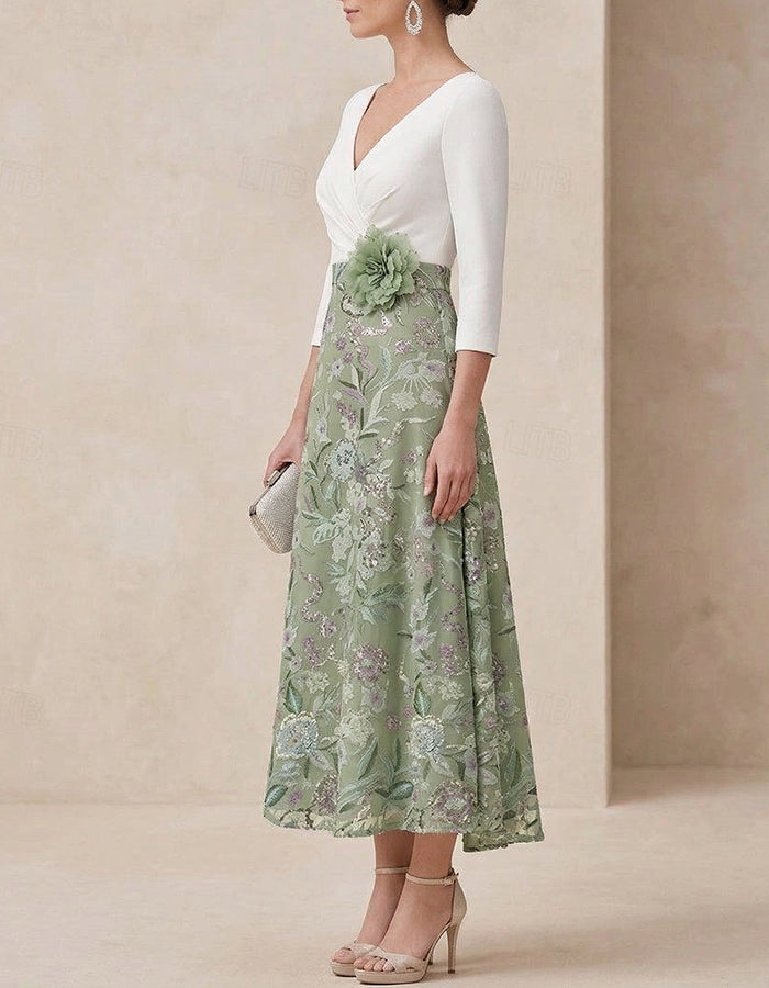 Vestido midi bordado con flores en blanco y verde salvia